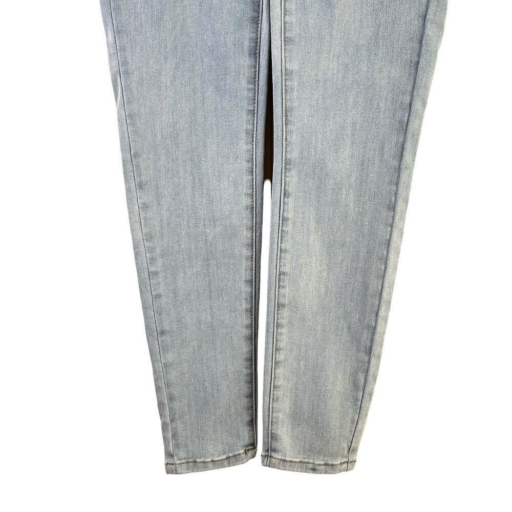 Judy‎ Blue Pull-On Skinny Fit Jeans in Light Blue Wash, Size 7/28 - Picture 6 of 10